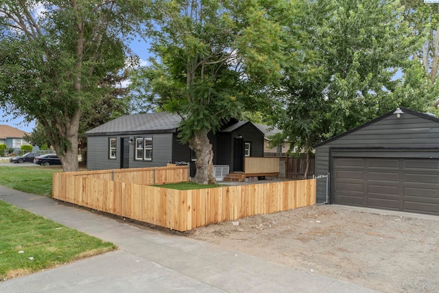 732 W Henry St, Pasco, WA 99301 - view of front of home featuring a fenced front yard, concrete driveway, and a garage