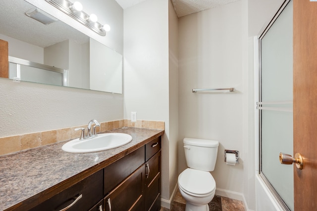 340-342 NW N St, Pullman, WA 99163 - bathroom with toilet, a textured ceiling, enclosed tub / shower combo, and vanity