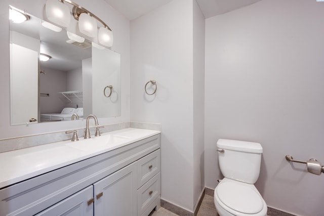 340-342 NW N St, Pullman, WA 99163 - bathroom with independent washer and dryer, toilet, vanity, and baseboards