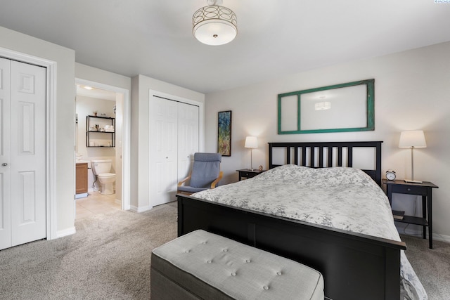 1707 W 25th Pl, Kennewick, WA 99337 - bedroom featuring light colored carpet, baseboards, and ensuite bathroom