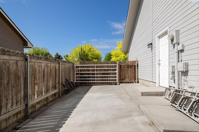 2302 W 31st Ave, Kennewick, WA 99337 - view of patio / terrace