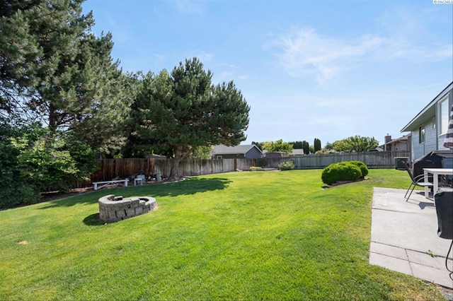 2302 W 31st Ave, Kennewick, WA 99337 - view of yard with an outdoor fire pit and a patio area