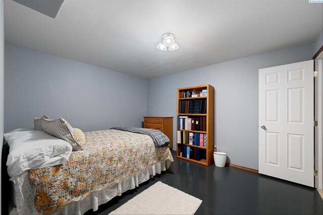 2302 W 31st Ave, Kennewick, WA 99337 - bedroom featuring baseboards