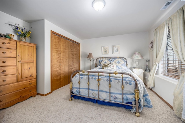 4221 S Fir St, Kennewick, WA 99337 - carpeted bedroom featuring a closet, visible vents, and baseboards