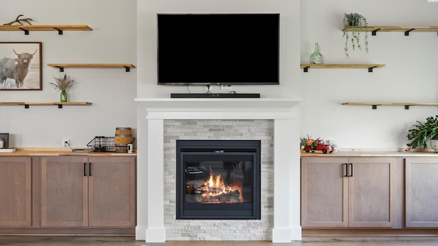 6012 W 31st Ave, Kennewick, WA 99336 - detailed view of a glass covered fireplace and wood finished floors