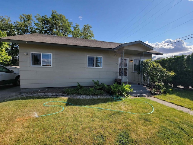 208 E 4th St, Grandview, WA 98930 - view of front of property with a front lawn