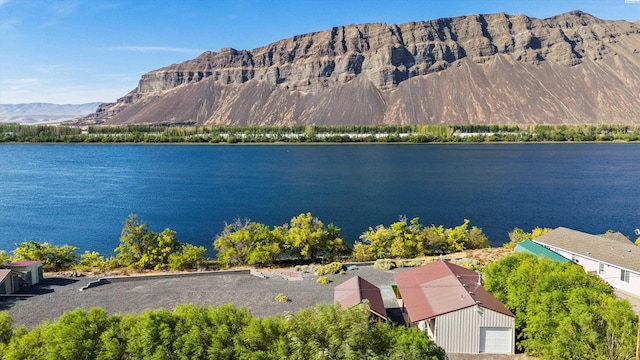 water view featuring a mountain view