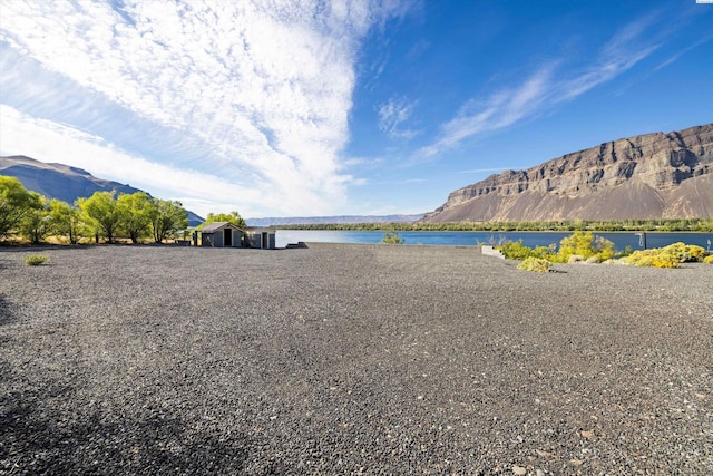 water view featuring a mountain view