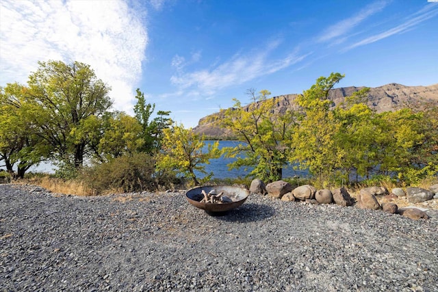 view of yard featuring a water and mountain view