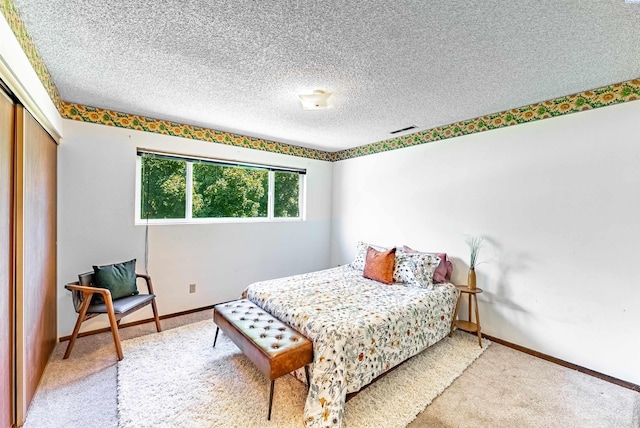 2912 W Hood Ave Unit B203, Kennewick, WA 99336 - carpeted bedroom featuring a closet and a textured ceiling