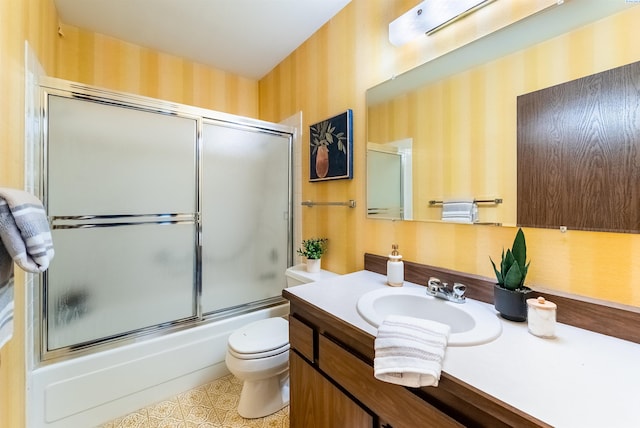 2912 W Hood Ave Unit B203, Kennewick, WA 99336 - full bath with wallpapered walls, vanity, and enclosed tub / shower combo