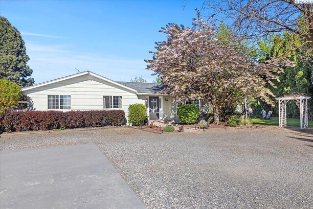 10401 N 1739th Pr NW, Grandview, WA 98930 - photo 1