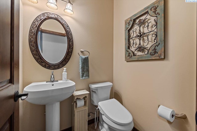 404 S Georgia St, Kennewick, WA 99338 - bathroom with toilet