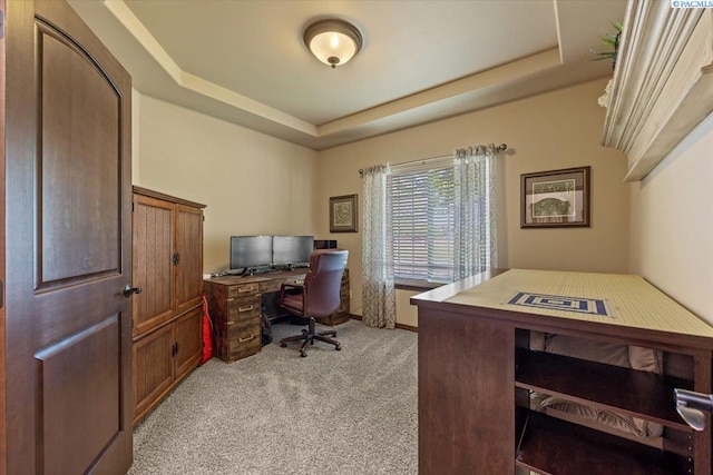 404 S Georgia St, Kennewick, WA 99338 - home office with a raised ceiling and light carpet
