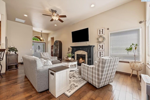 404 S Georgia St, Kennewick, WA 99338 - living room featuring recessed lighting, a ceiling fan, a glass covered fireplace, and hardwood / wood-style floors
