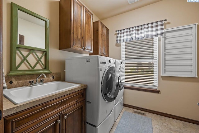 404 S Georgia St, Kennewick, WA 99338 - clothes washing area featuring visible vents, washing machine and dryer, cabinet space, a sink, and baseboards