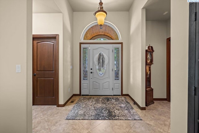 404 S Georgia St, Kennewick, WA 99338 - foyer featuring baseboards and light tile patterned flooring