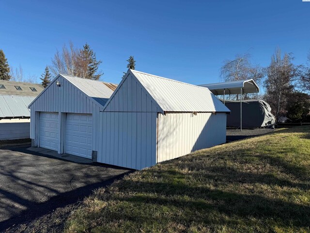 view of yard with a carport