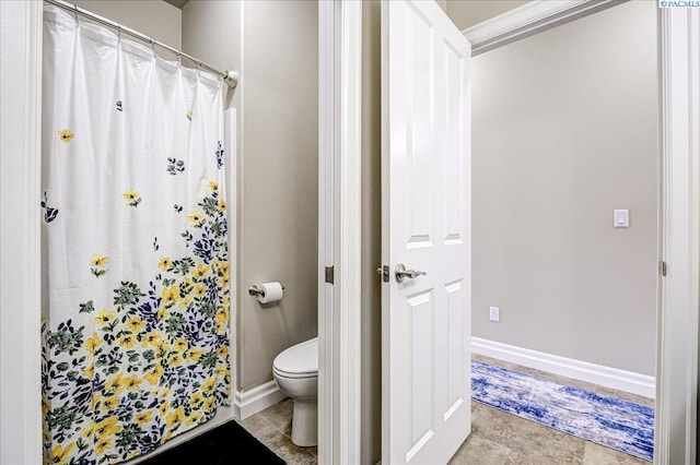 87021 Summit View Dr, Kennewick, WA 99338 - bathroom with toilet, baseboards, a shower with shower curtain, and tile patterned flooring
