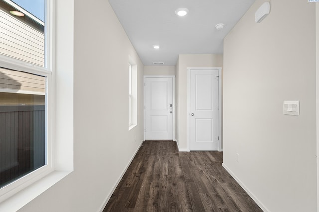 688 S Zeelar St, Kennewick, WA 99336 - hall featuring baseboards, dark wood-style flooring, plenty of natural light, and recessed lighting