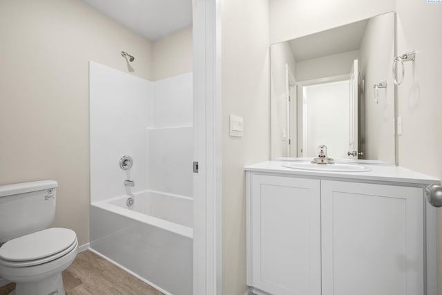 688 S Zeelar St, Kennewick, WA 99336 - bathroom featuring toilet, vanity,  shower combination, baseboards, and wood finished floors