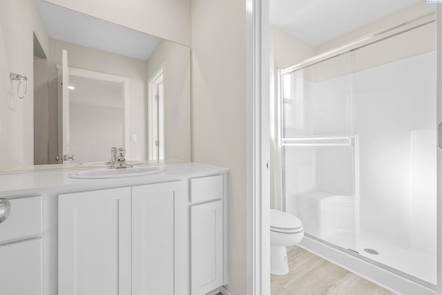 688 S Zeelar St, Kennewick, WA 99336 - full bath with a shower stall, toilet, vanity, and wood finished floors
