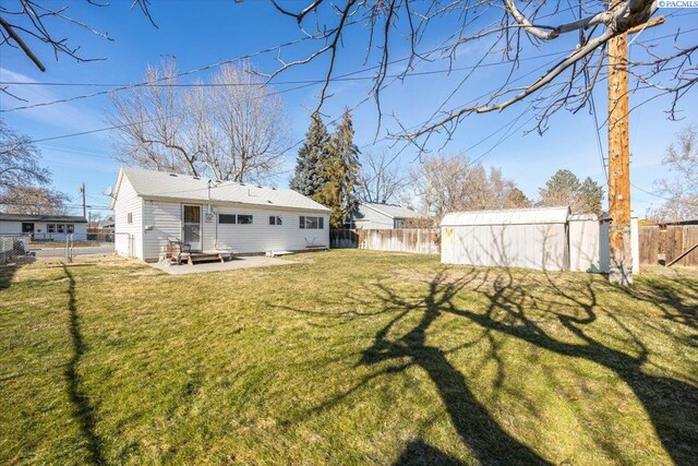 view of yard with a patio area