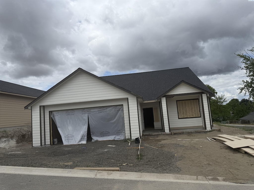 1107 Chianti Ln, Prosser, WA 99350 - single story home featuring an attached garage and a shingled roof