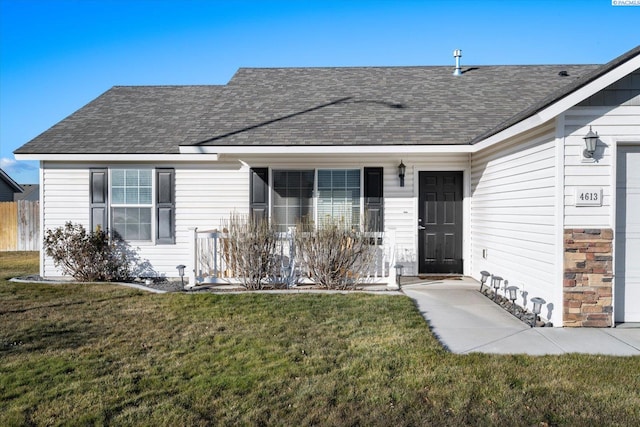 view of front facade featuring a front yard