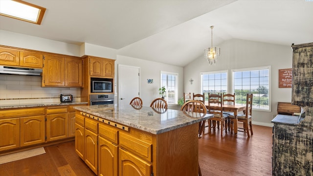 151002 W Richards Rd, Prosser, WA 99350 - kitchen with stainless steel appliances, under cabinet range hood, lofted ceiling, dark wood finished floors, and backsplash