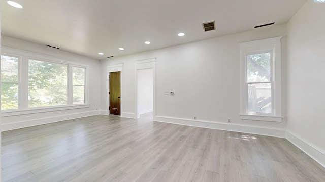 715 NW Ritchie St, Pullman, WA 99163 - empty room featuring plenty of natural light, light wood-type flooring, and recessed lighting