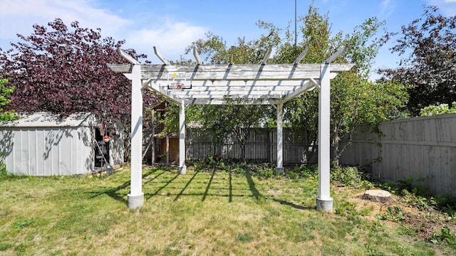 2101 W Kennewick Ave, Kennewick, WA 99336 - view of yard featuring a pergola