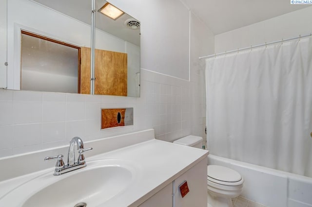 1706 Gaillard Pl, Richland, WA 99354 - full bathroom with toilet, vanity, tile walls, shower / tub combo, and backsplash