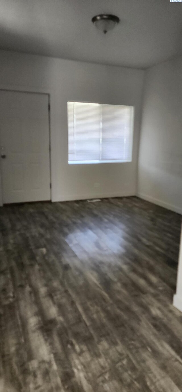 911 Barnes Ct, Sunnyside, WA 98944 - photo 5