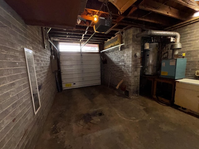 1630 NE Gaines Rd, Pullman, WA 99163 - garage featuring gas water heater