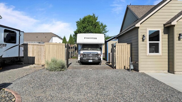 6102 Westmoreland Ln, Pasco, WA 99301 - view of vehicle parking