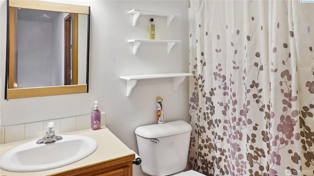 235 E Lilac Pl, Othello, WA 99344 - bathroom with tasteful backsplash, vanity, toilet, and a shower with shower curtain