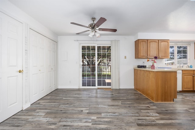 706 W 42nd Ave, Kennewick, WA 99337 - kitchen featuring a ceiling fan, dark wood-style flooring, light countertops, and baseboards