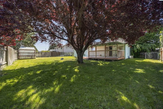 706 W 42nd Ave, Kennewick, WA 99337 - view of yard with a deck