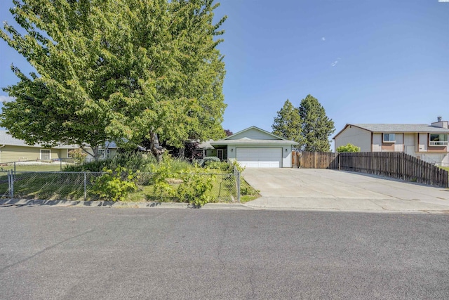 706 W 42nd Ave, Kennewick, WA 99337 - view of front of property with driveway and a garage