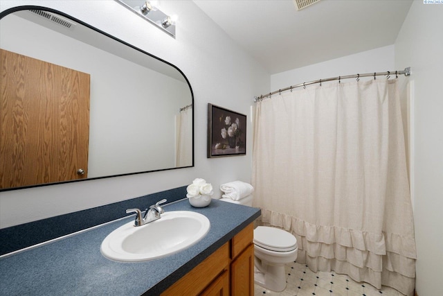 4607 Yuma Dr, Pasco, WA 99301 - bathroom featuring vanity, toilet, and a shower with curtain