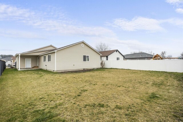 1408 Singh Ln, Sunnyside, WA 98944 - back of property with a yard