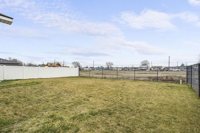 1408 Singh Ln, Sunnyside, WA 98944 - view of yard