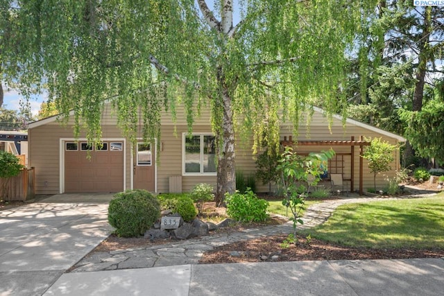 835 SE Spring St, Pullman, WA 99163 - view of front facade with a garage and driveway
