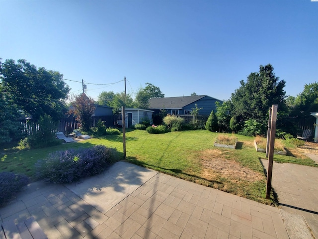 3011 W Hood Ave, Kennewick, WA 99336 - view of yard featuring a patio