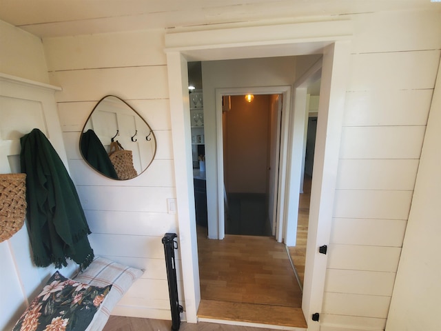3011 W Hood Ave, Kennewick, WA 99336 - hall featuring wood finished floors