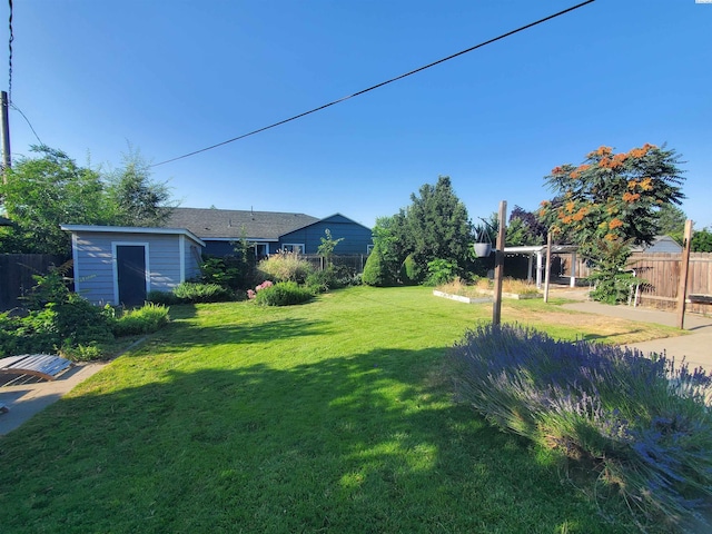 3011 W Hood Ave, Kennewick, WA 99336 - view of yard with a storage unit