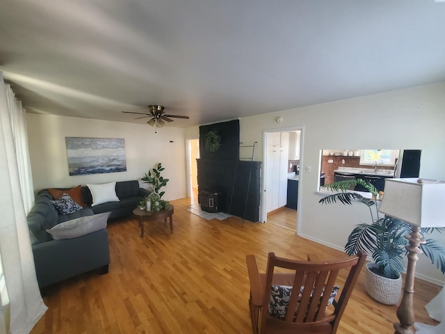 3011 W Hood Ave, Kennewick, WA 99336 - living area featuring light wood finished floors and a ceiling fan