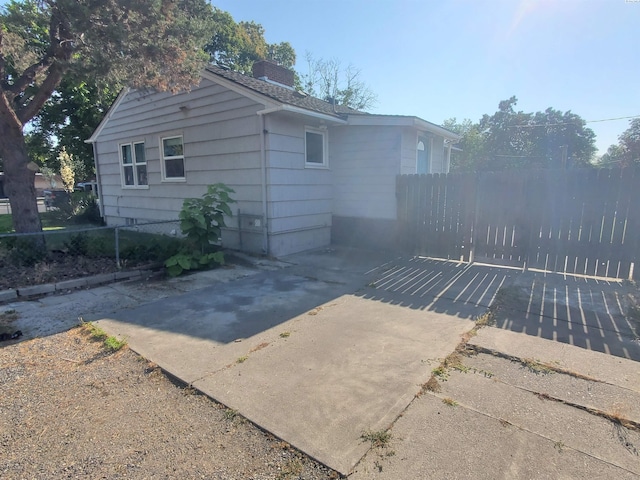 3011 W Hood Ave, Kennewick, WA 99336 - view of side of home featuring a chimney