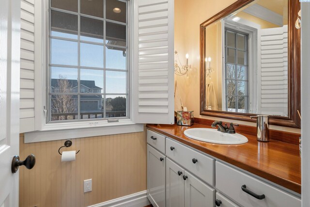 bathroom with vanity